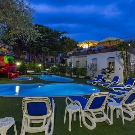 Hotel New 3*