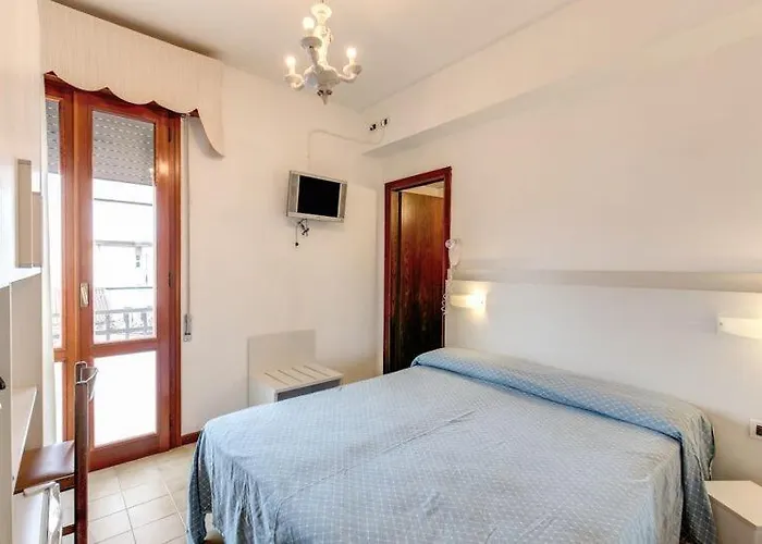 Hotel New 3*